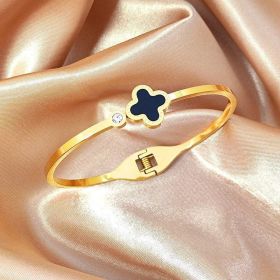 Korean version of the four-leaf clover rose gilt titanium bracelet fashion explosion hand jewelry with diamonds female new personalized stainless stee